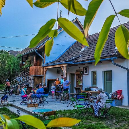 Minifaktura Loft Apartman & Reggelizo Es Etelbar Szokolya Esterno foto