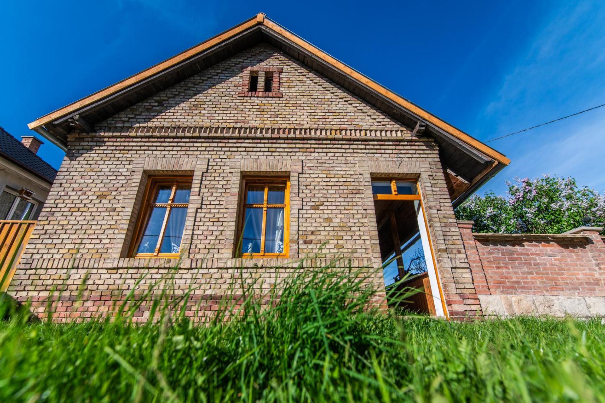 Minifaktura Loft Apartman & Reggelizo Es Etelbar Szokolya Esterno foto