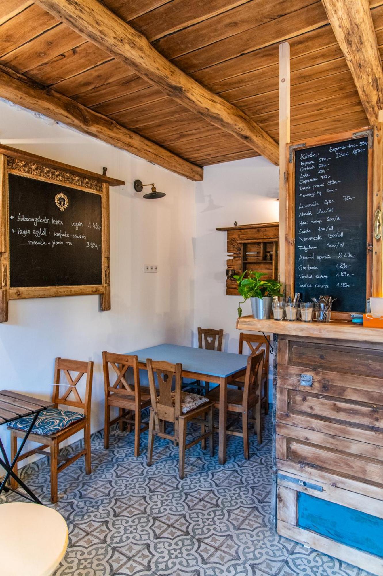 Minifaktura Loft Apartman & Reggelizo Es Etelbar Szokolya Esterno foto