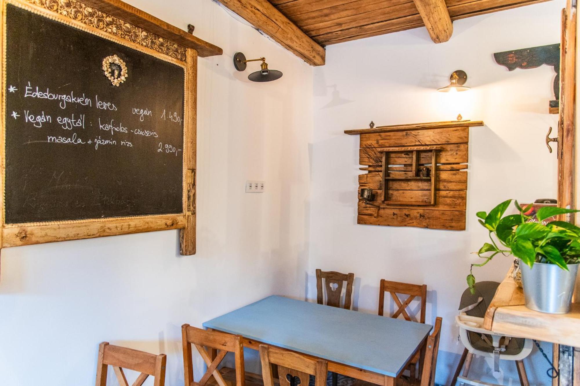 Minifaktura Loft Apartman & Reggelizo Es Etelbar Szokolya Esterno foto